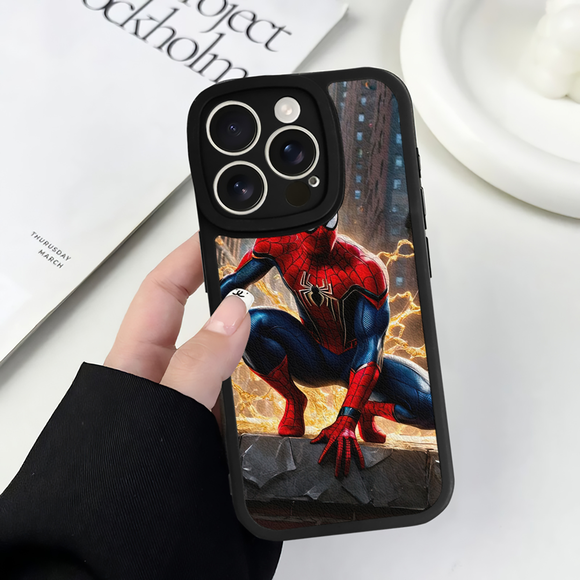 Spider Man スパイダーマン 【iPhone 16シリーズ対応】シリコンスマホケース（レザー調） 材質：シリコン